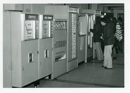 Cafeteria vending machine